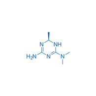 (R)-N2,N2,6-Trimetylo-3,6-dihydro-1,3,5-triazyno-2,4-diamina